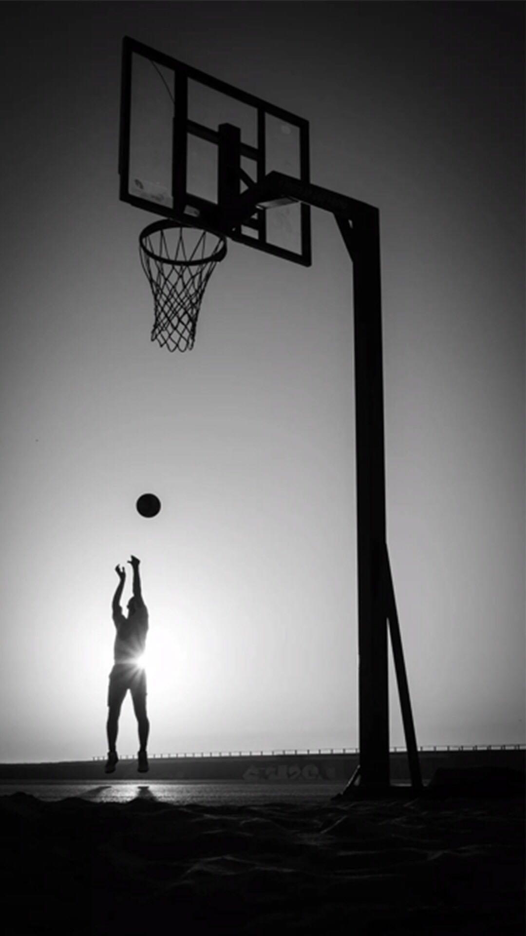 熱愛籃球的人即使傷痕累累,仍然堅持&hellip;因為那是青春